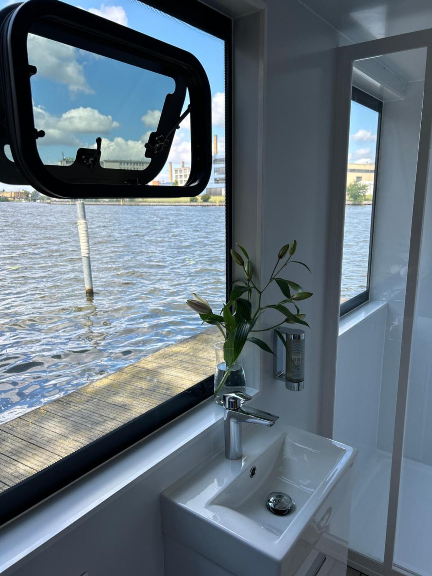 Nena Hausboot Hotel Berlin Luaran gambar